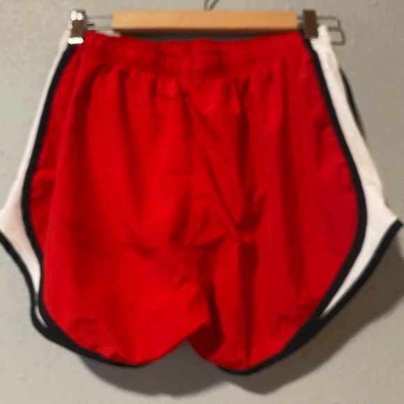 Nike Red Medium Dri-Fit Shorts - Picture 2 of 3